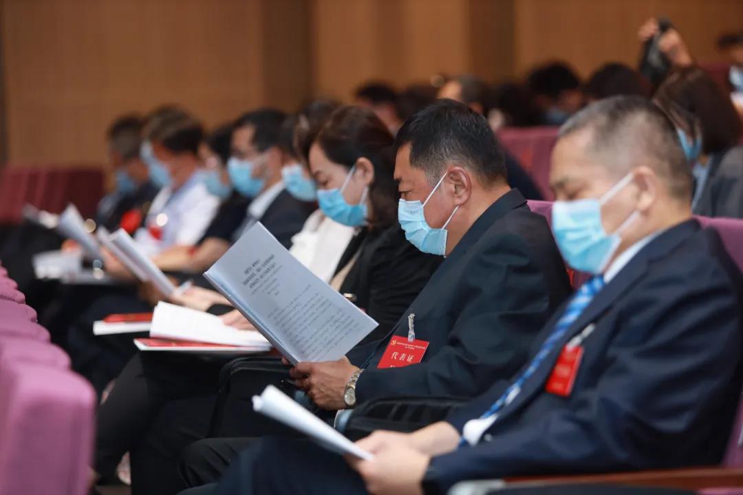 坚持社会主义办学方向