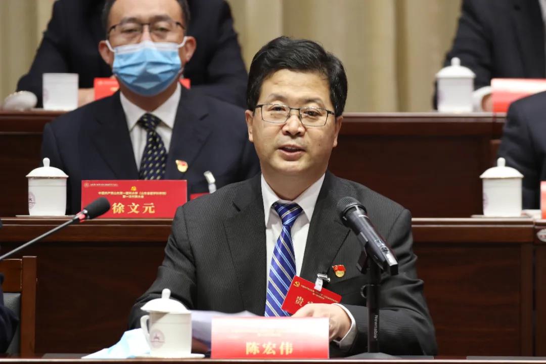 大会的主题是高举中国特色社会主义伟大